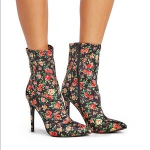 NIB ShoeDazzle Chic pointed toe floral booties